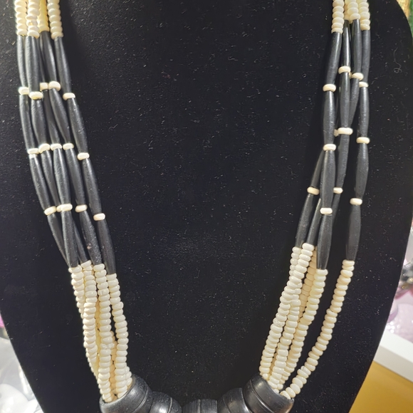 27" Elegant Black and Cream Beaded Necklace - Picture 5 of 6